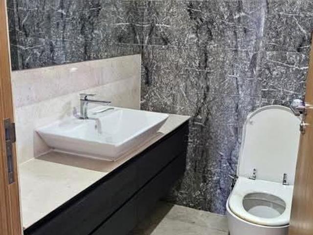 Waterfront Isle D16, Condominium