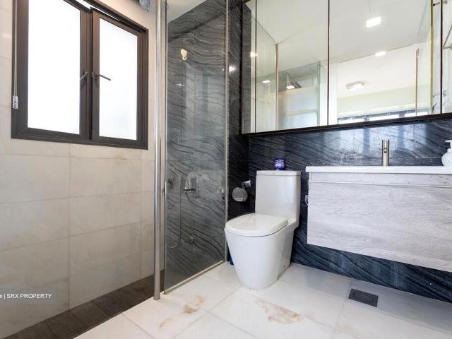 Waterfront Isle D16, Condominium