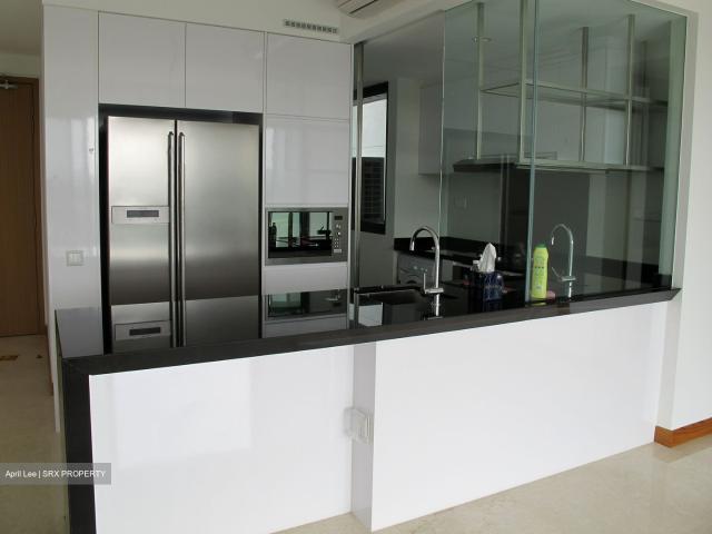 Waterfront Isle D16, Condominium