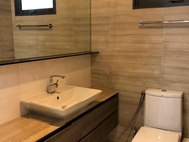 Waterfront Isle D16, Condominium
