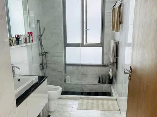 Waterfront Key D16, Condominium