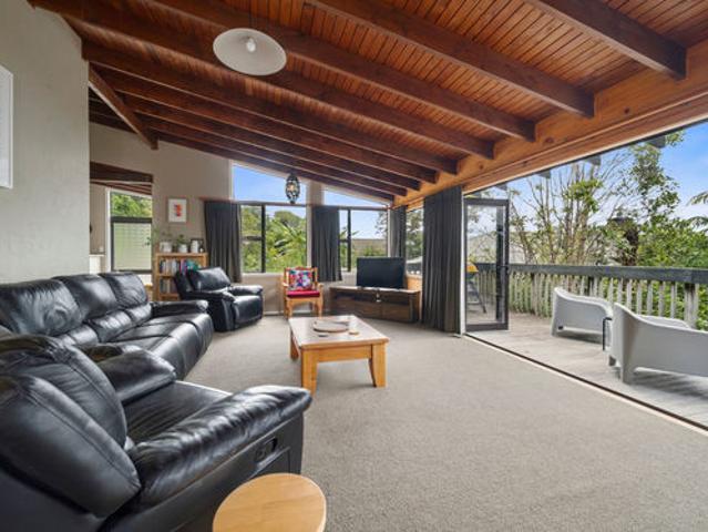 Waterfront Lake Tarawera – Great Value