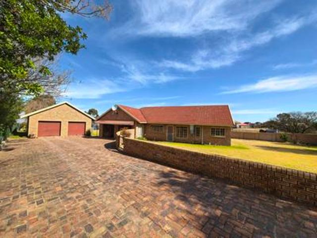 waterfront paradise on the vaal dam.