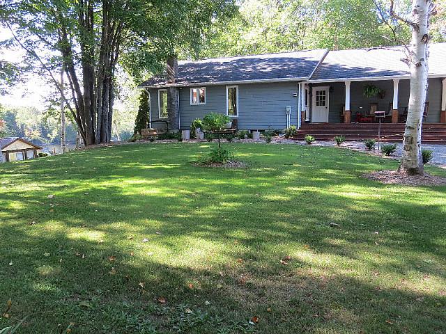 Waterfront/large Lot