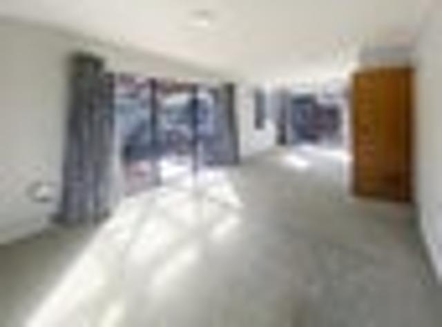 Waterloo, 2 bedrooms, $570 pw