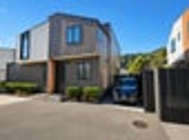 Waterloo, 2 bedrooms, $650 pw