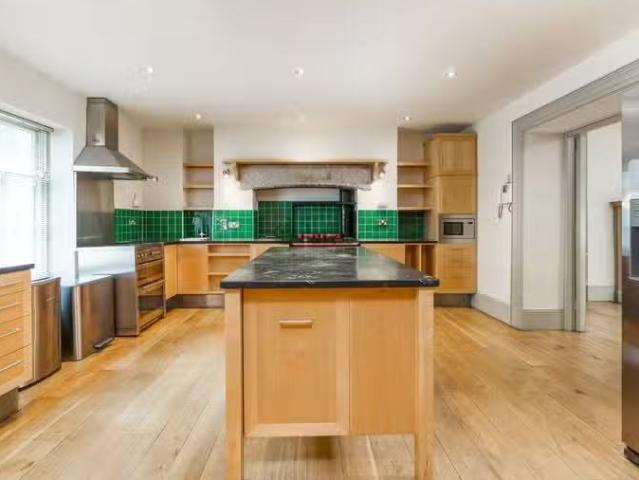 Waterloo Road, Dublin 4, Ballsbridge, Dublin 4 is for rent