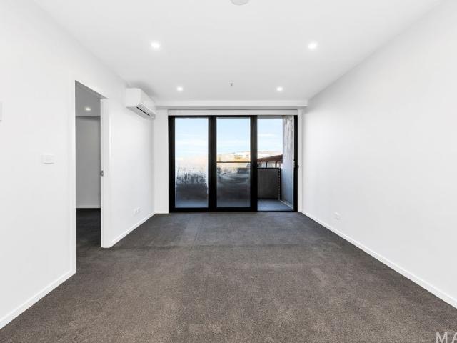 Waterside Living. Prime Location