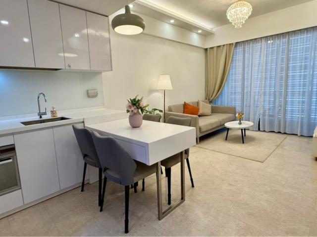 Watertown Condominium For Rent, $3,200, 1 Bed 1 Bath 581 sqft $5.51 psf