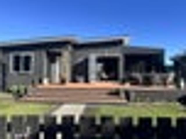 Waverley Beach – Modern Home or Beach Bach