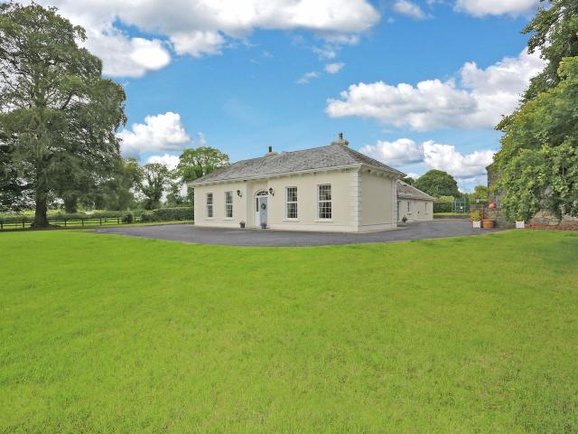 Waverley House, Lemenaghbeg, Newmarket on Fergus, Co. Clare, V95EH21