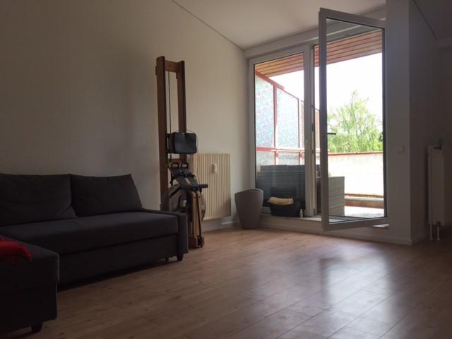 WG geeignet 3 separate Zimmer Sonniges Dachgeschoß Appartement im grünen Villenensemble