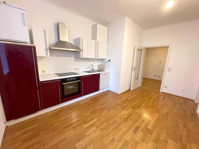 WG geeignete 4 Zimmer Wohnung in zentraler Lage