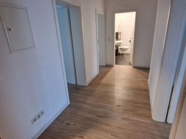 Gelegenheit! Kauf statt Miete! Moderne, neu renovierte 3 ZKB, Balkon Whg, 80 m², EBK incl freies Parken!