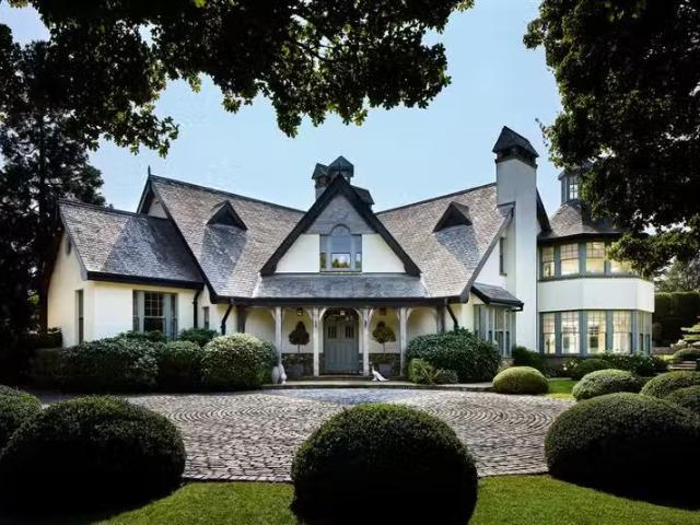Weavers Hall, Plunkett Avenue, Foxrock, Dublin 18