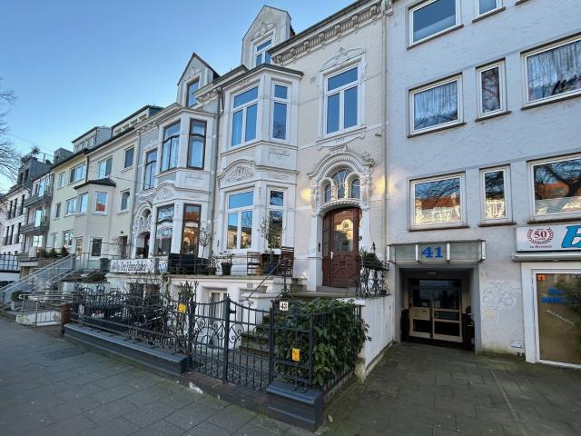 Provisionsfrei Weitblick im Wachmannstraßenquartier Große Altbaumaisonette mit zwei Terrassen