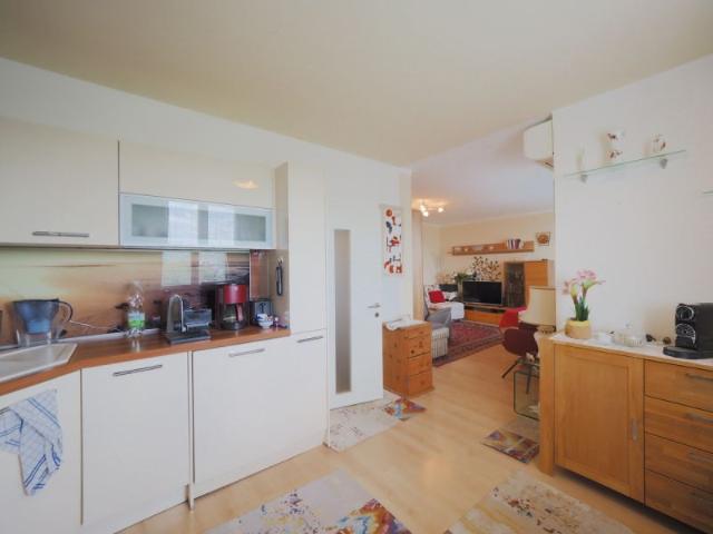 Weitblick inklusive: Helle 2 Zimmer Wohnung mit Loggia & Stellplatz in ruhiger Lage von Wr. Neudorf