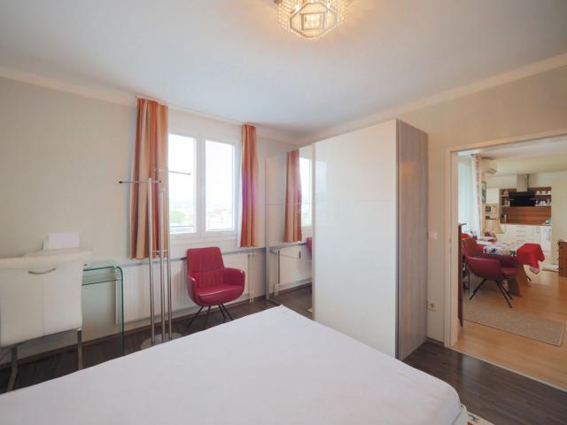 Weitblick inklusive: Helle 2 Zimmer Wohnung mit Loggia & Stellplatz in ruhiger Lage von Wr. Neudorf