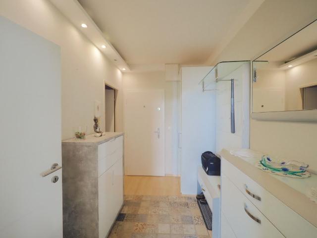 Weitblick inklusive: Helle 2 Zimmer Wohnung mit Loggia & Stellplatz in ruhiger Lage von Wr. Neudorf