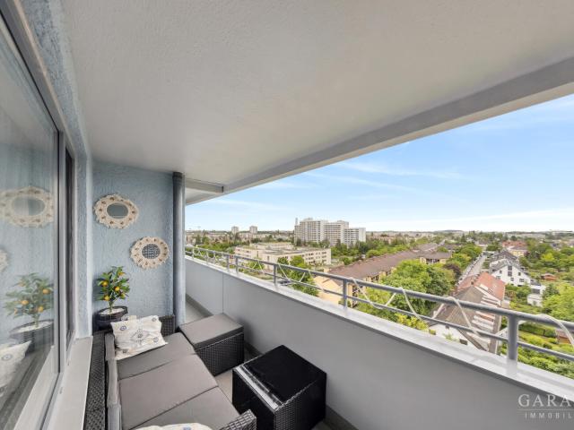 Weitblick inklusive! 3 Zimmer Wohnung mit großem Balkon und KFZ Stellplatz