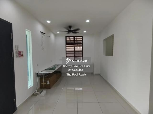 位于 #AEON隔壁‼️ #Bukit Indah Sky Loft公寓️ 1152sqft【2+1房2厕】高楼层Freehold️ 拿包入住单位 全装修 走路就能到AEON 真的很方便 面向McD G&G RM650K