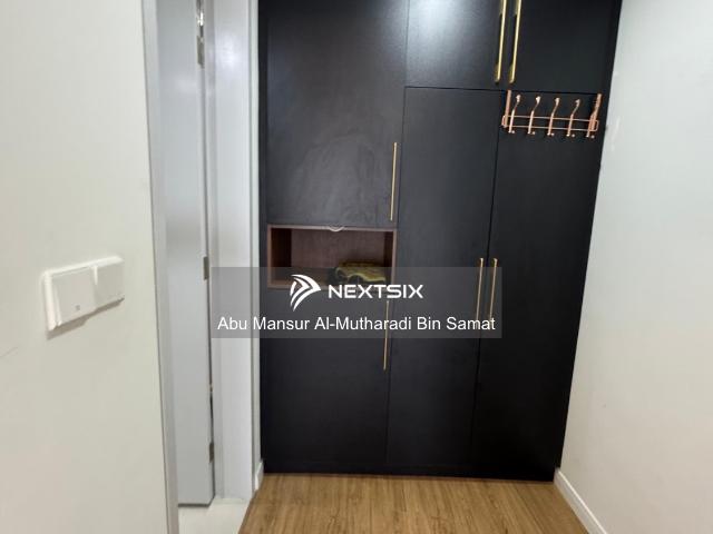 位于 Taman Nusa Bestari 2, Skudai, 成熟社区, 生活机能完善，深受家庭与新山新加坡通勤族欢迎。 社区亮点： 黄金地段，交通便利，快速连接 Bukit Indah、Skudai & JB 靠近 AEON Bukit Indah、Lotus's、学校、银行及各类美食 宁静住宅环境，适合自住宽敞空间，拥有舒适庭院与停车位 欢迎预约看房｜View to Offer