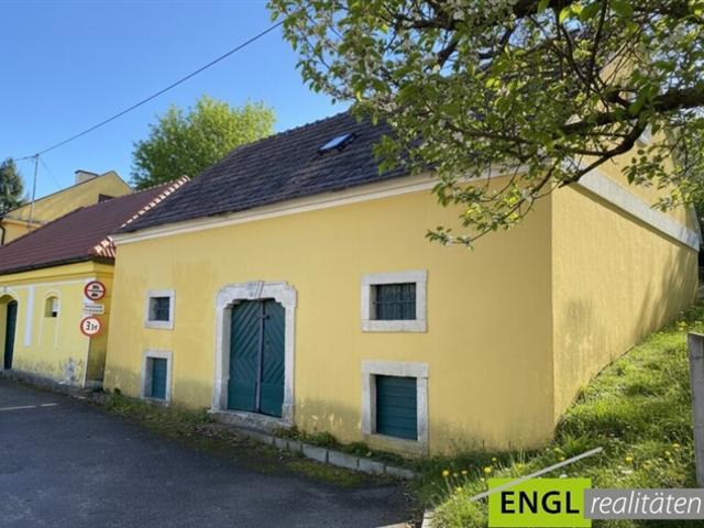 Weinkeller im Bau und Wohngebiet nahe Ortszentrum