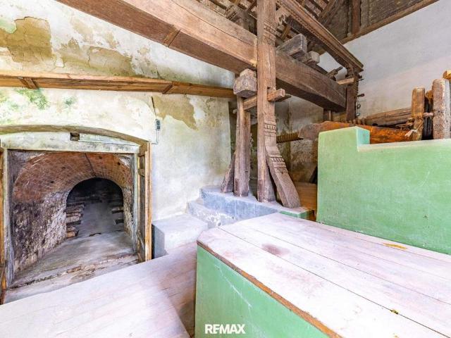 Weinviertler Charme: Presshaus mit großzügigem Weinkeller – Modernisierungschance!