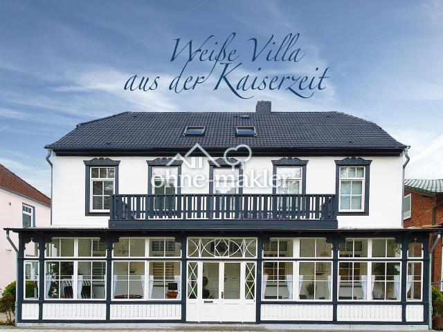 Weiße Stadtvilla in Travemünde. 200 m von der Trave entfernt. In gehobener Wohnlage von Travemünde