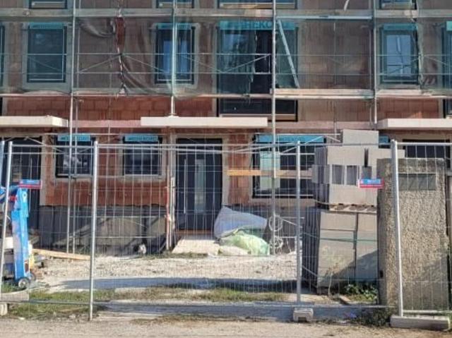 weiße Türen. graue Fliesen. oder umgekehrt?