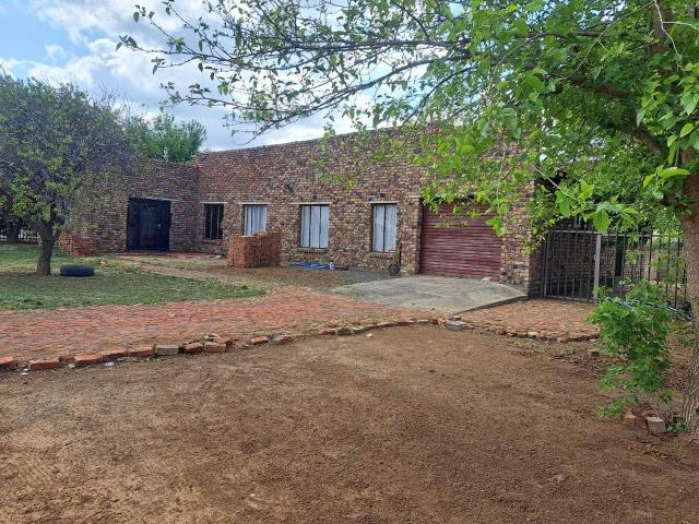 Welcome to this stunning 4 bedroom haven!