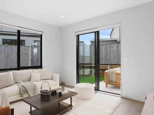 WELCOME TO WATERSIDE LIVING PARK GREEN