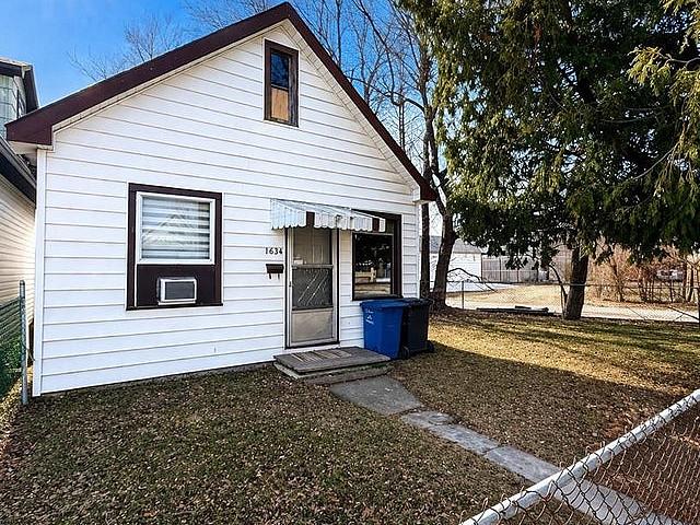 Welcome To 1634 Ross Avenue West