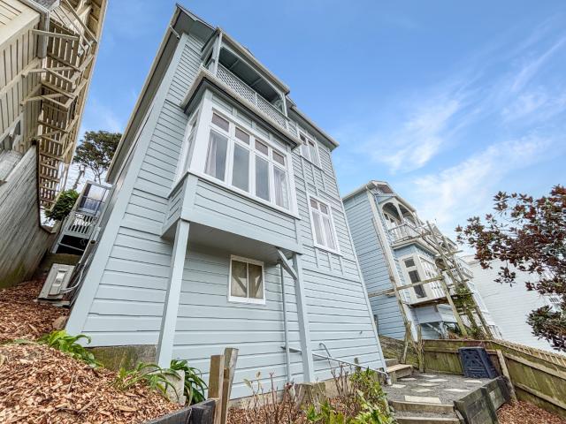 Welcome to 2/14 Kenwyn Terrace