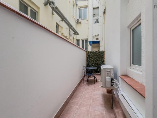 Welcoming 1 Bedroom Apartment close to University of Barcelona