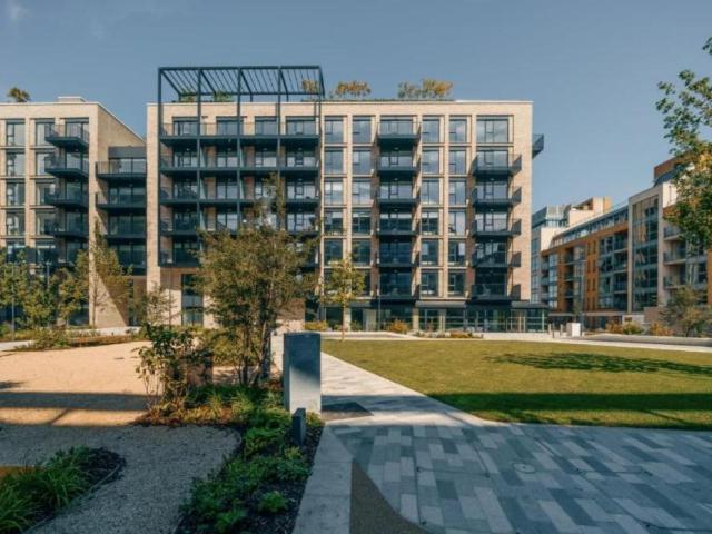 Welcoming 2 bedroom flat close to the Spencer Dock tram stop