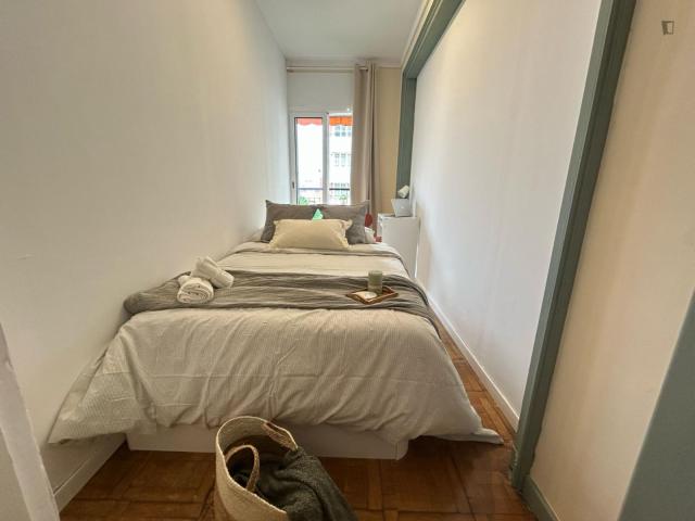 Welcoming single bedroom in shared flat in Sarrià Sant Gervasi