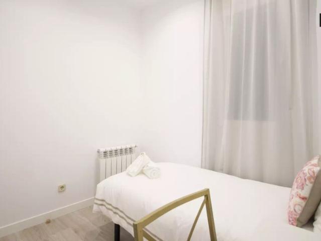 Welcoming room for rent in recently renovated 3 bedroom apartment