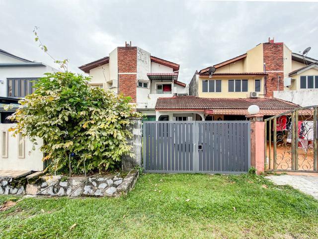WELL MAINTAIN HOT LOCATION Double Storey Terrace SS14 Subang Jaya