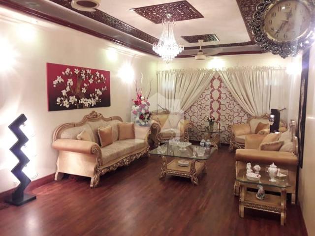 Well maintained 3 bed d/ flat for sale in block 13 a, near hassan square, gulshan e iqbal