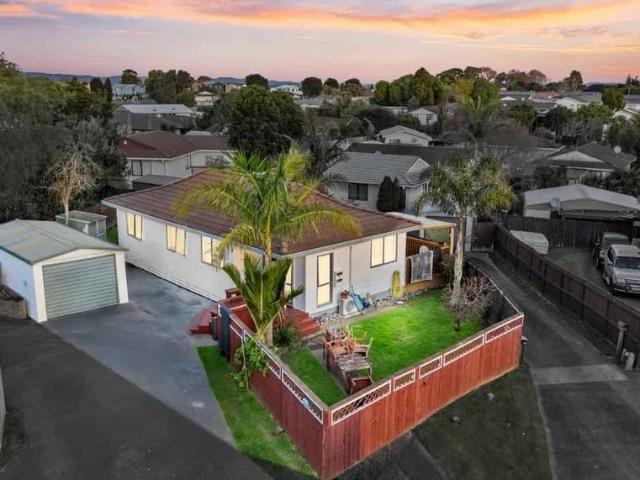 Well Maintained 3 Bedroom Home with Outdoor Entertaining & Garage