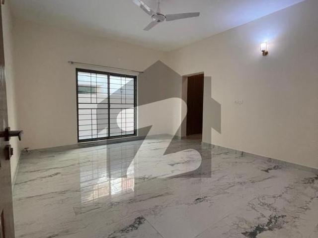 Well Maintained 12 Marla Villa Available for Rent in Askari 3