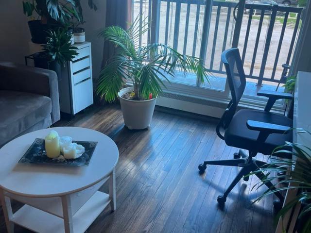 Well Maintained 1 Bedroom Condo in Sunalta Downtown!