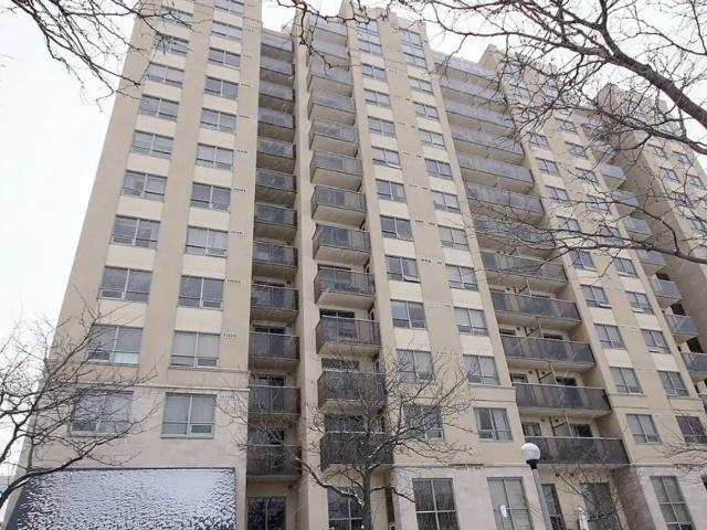 Well Maintained 2 bed 1 bath parking included in Islington and Lake Shore Blvd W Available now