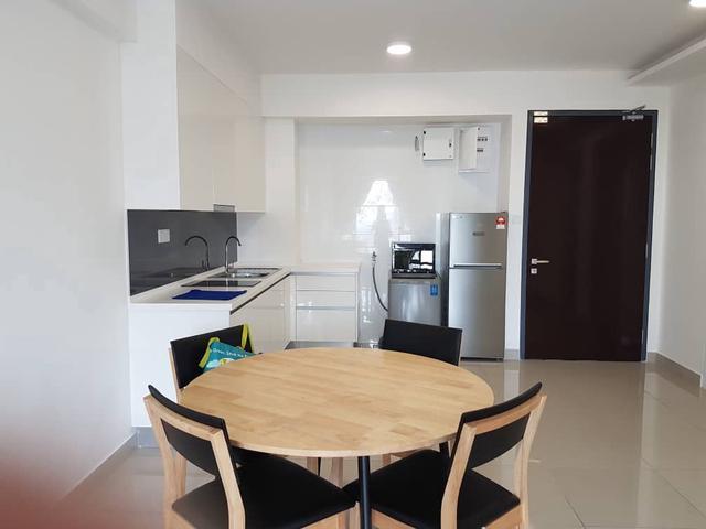 Well Maintained 2 Bedroom Eclipse Cybersquare Residence near Lakefront