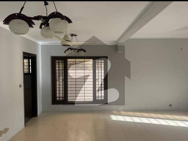 Well Maintained 300 Yards Bungalow For Rent