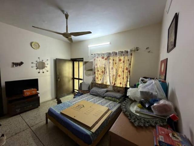 Well Maintained 400 Sq Yards House For Sell In Premium Area And Street Of Gulshan E Iqbal Block 5. Having 3 Bed Drawing Dinning Lounges Kitchen On Ground Floor And 2 Bed Lounge Kitchen On 1st Floor. Muzaik Flooring But Maintained As Seen On Pictures. Street Is Secured With 24 Hours Guards And Barriers