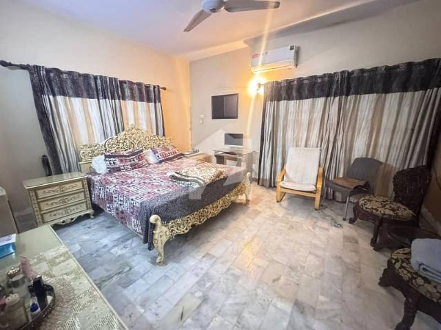 Well maintained 500 sq yd 5 bedroom bungalow with study room for sale in dha phase 7, karachi