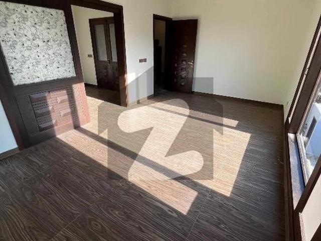 Well maintained 500 sq yd 6 bedroom bungalow with basement for rent in dha phase 5, karachi dha phase 5