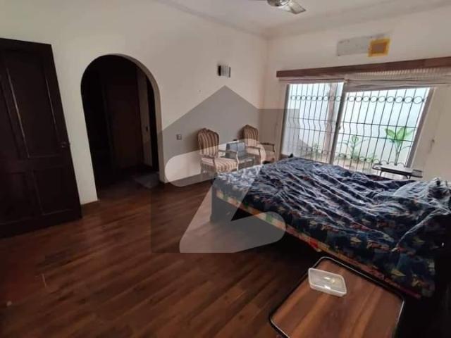 Well Maintained 500 Yards Bungalow For Sale Near Zamzama Park, DHA Phase 5